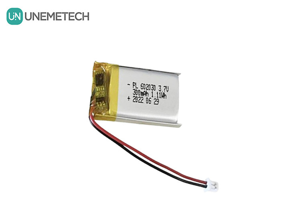 3.7V 300mAh カスタマイズされた銀 リッチャージ可能なリチウムイオンポリマーバッテリーパック 602030 GPSトラッカー