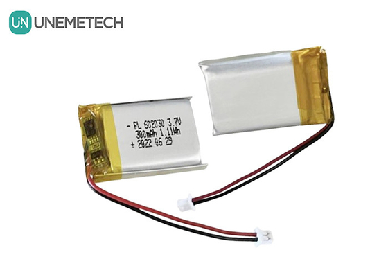 3.7V 300mAh カスタマイズされた銀 リッチャージ可能なリチウムイオンポリマーバッテリーパック 602030 GPSトラッカー